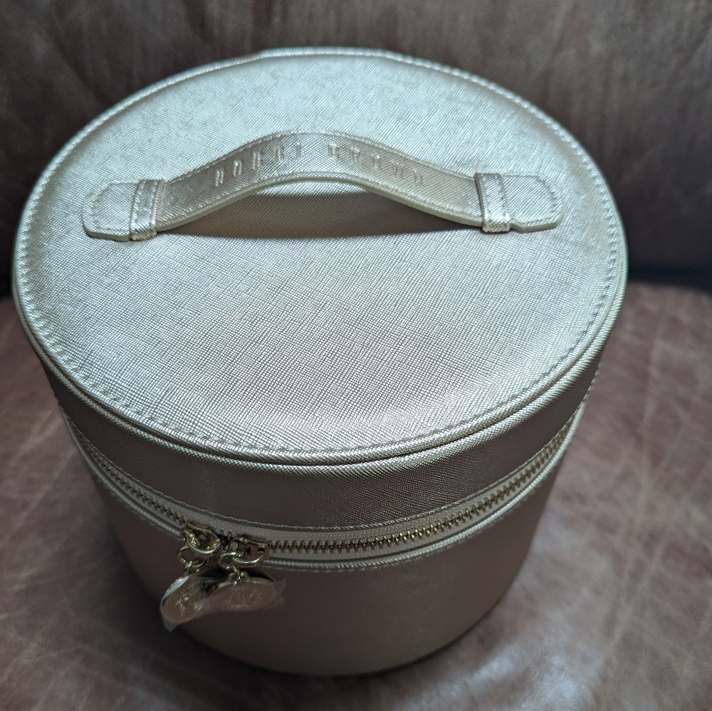 Bobbi Brown Light Gold Circular Make-up Case